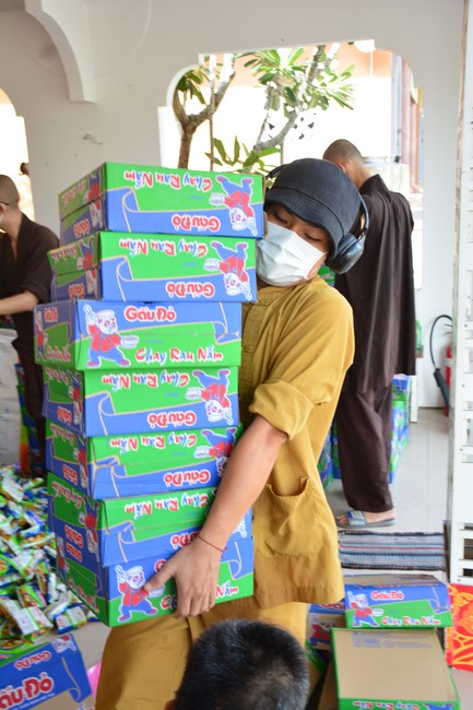 Continuing to support people in need in the Covid-19 pandemic of Hoang Phap Pagoda (series 2)